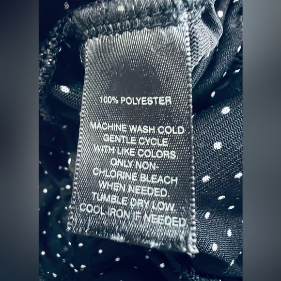 WHBM - Sleeveless V-Neck Polkadot Top - Size Medium - Picture 7 of 7